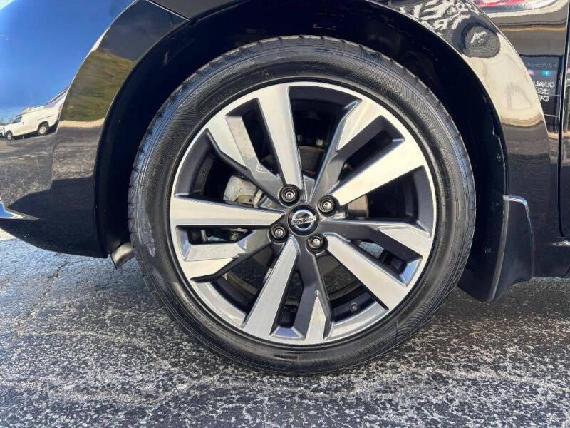 2021 Nissan Versa SR