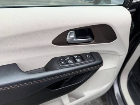 2017 Chrysler Pacifica Touring-L Plus