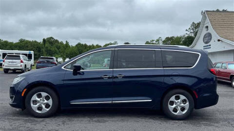 2017 Chrysler Pacifica Touring-L Plus