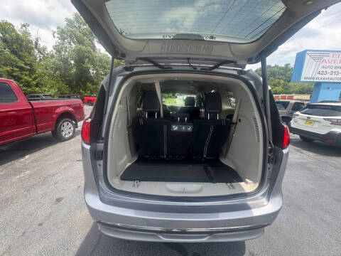 2017 Chrysler Pacifica Touring-L