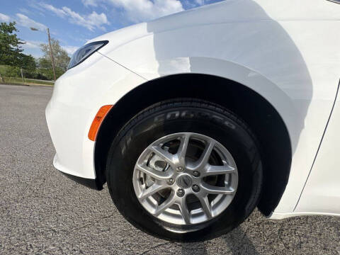 2024 Chrysler Pacifica Touring L