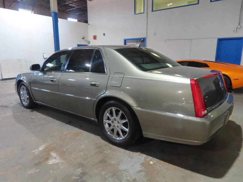 2011 Cadillac DTS Luxury Collection