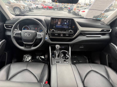 2022 Toyota Highlander Hybrid XLE