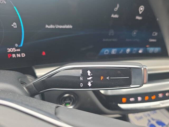 2024 Cadillac LYRIQ Luxury 1