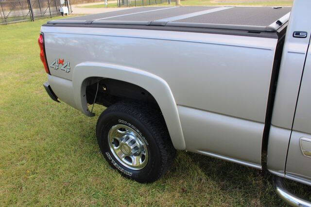 2004 Chevrolet Silverado 2500HD LS photo 7