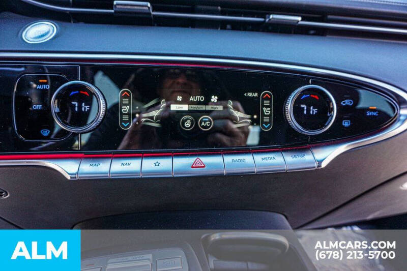 2024 Genesis GV70 2.5T Standard