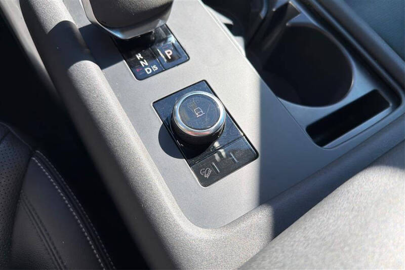 2024 Land Rover Discovery P300 S