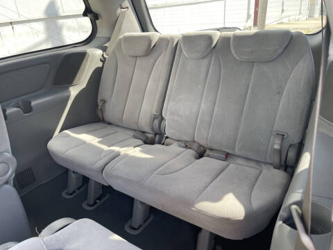 2008 Kia Sedona LX