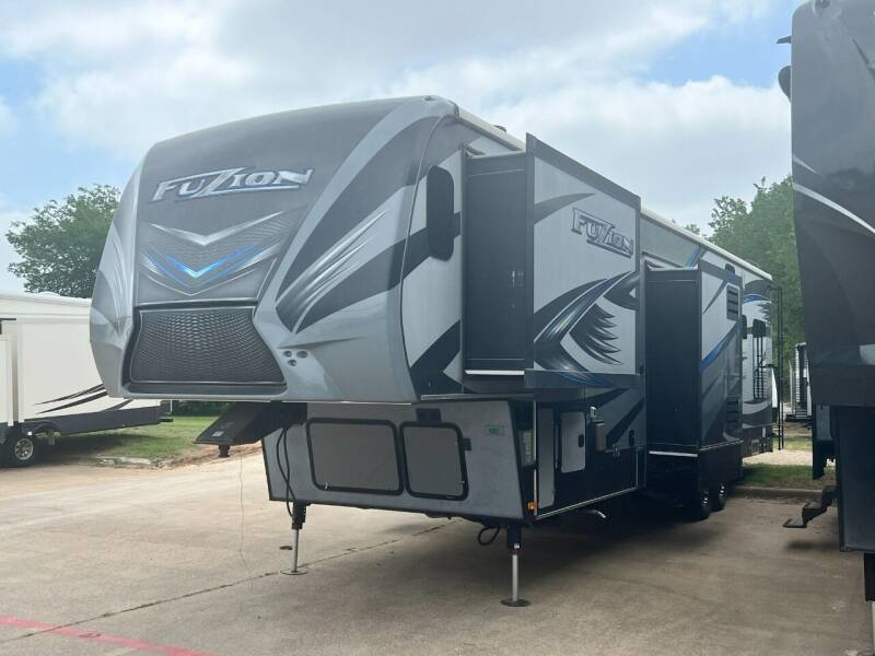 2015 Keystone Fuzion 371 for sale at Buy Here Pay Here RV in Burleson TX