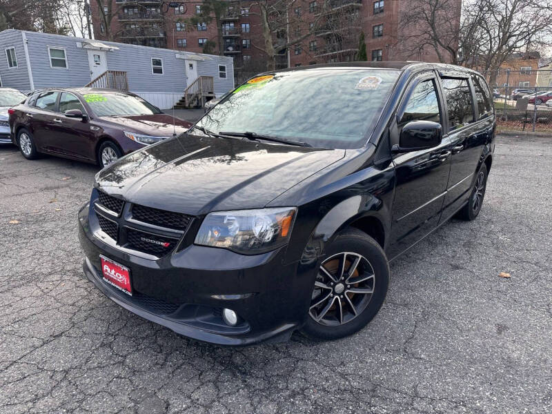 2017 Dodge Grand Caravan SXT photo 2