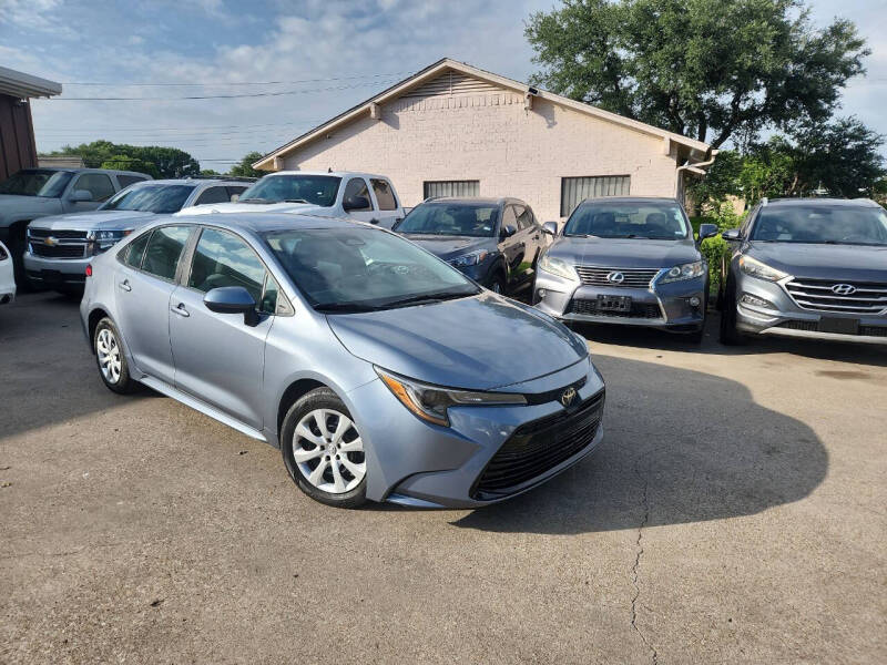 2024 Toyota Corolla LE's photo