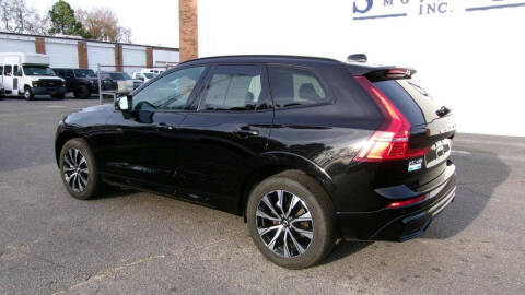 2025 Volvo XC60 B5 Core Dark Theme