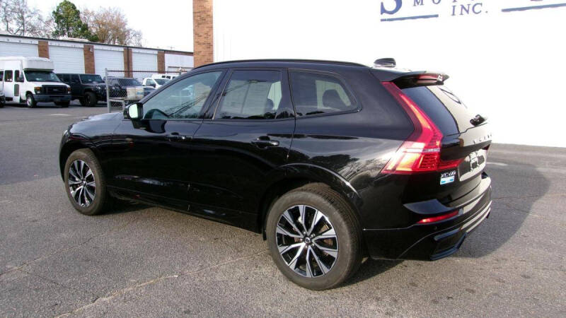 2025 Volvo XC60 B5 Core Dark Theme