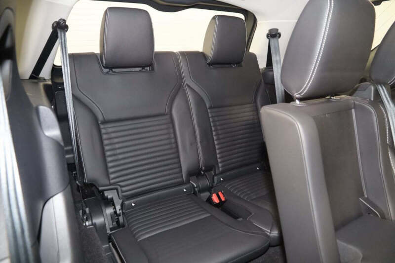 2023 Land Rover Discovery P300 S