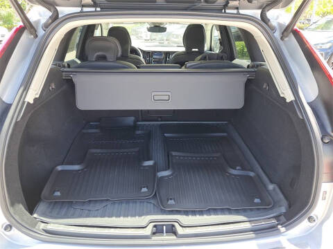 2023 Volvo XC60 B5 Plus Bright Theme