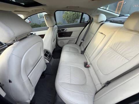 2011 Jaguar XF Premium