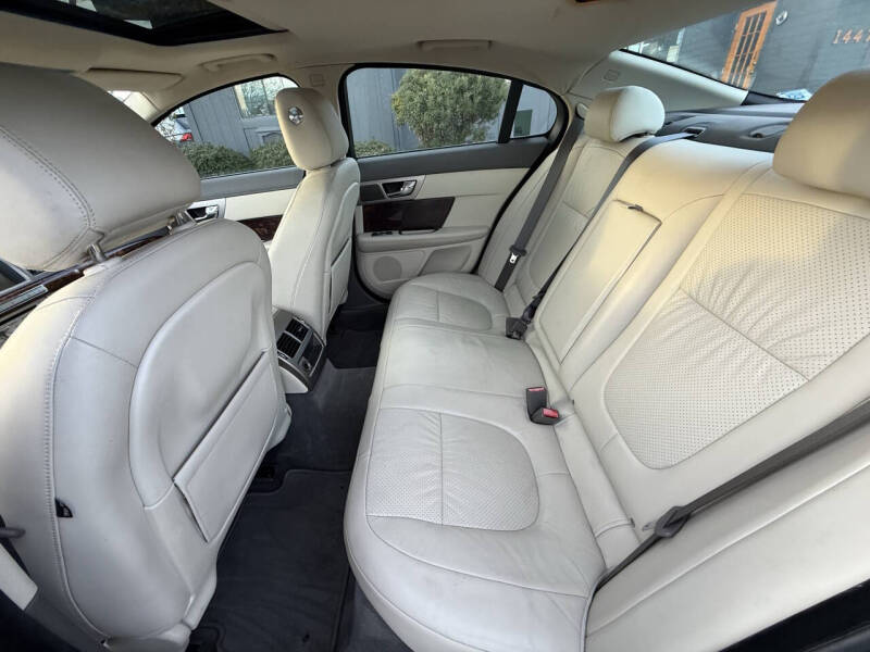 2011 Jaguar XF Premium