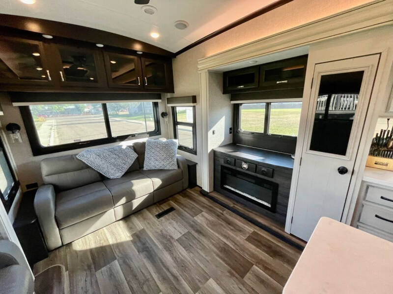 2022 Jayco North Point 377RLBH