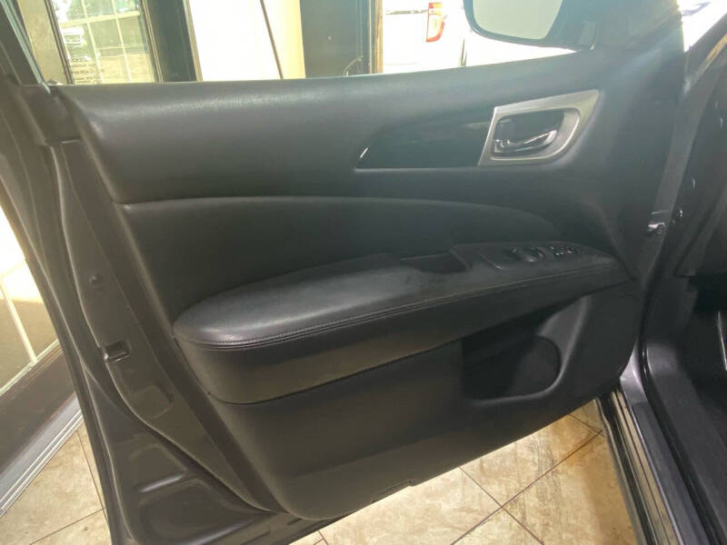 2020 Nissan Pathfinder SV