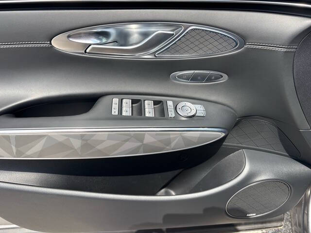 2022 Genesis GV70 29