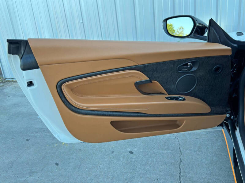 2022 Aston Martin DB11 V8