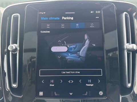 2025 Volvo XC40 B5 Plus Dark Theme