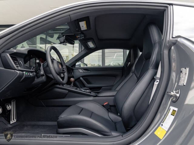 2025 Porsche 911 Carrera