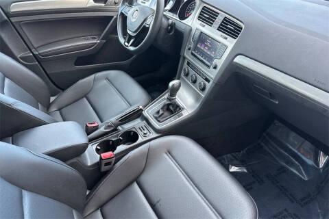 2017 Volkswagen Golf TSI Wolfsburg Edition