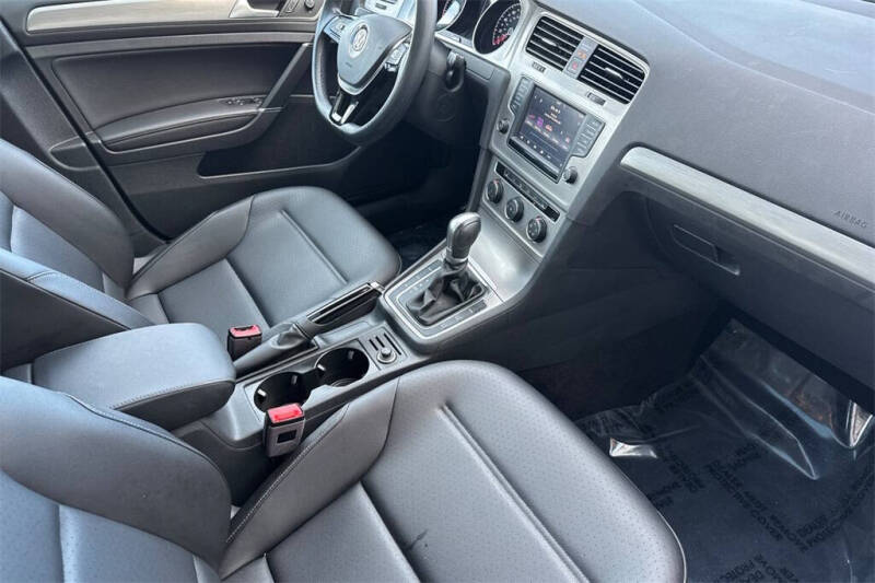 2017 Volkswagen Golf TSI Wolfsburg Edition