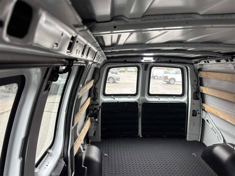 2024 Chevrolet Express 2500