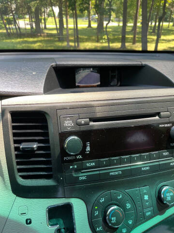 2011 Toyota Sienna LE 8-Passenger