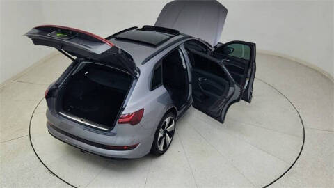 2022 Audi e-tron quattro Premium Plus