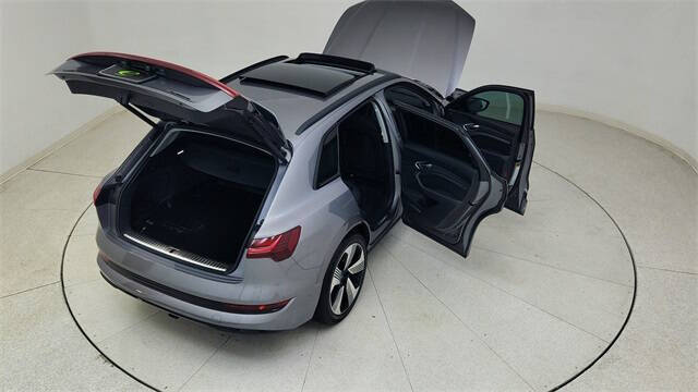 2022 Audi e-tron quattro Premium Plus