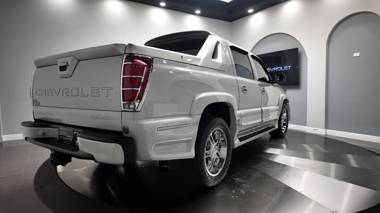 2004 Chevrolet Avalanche 23