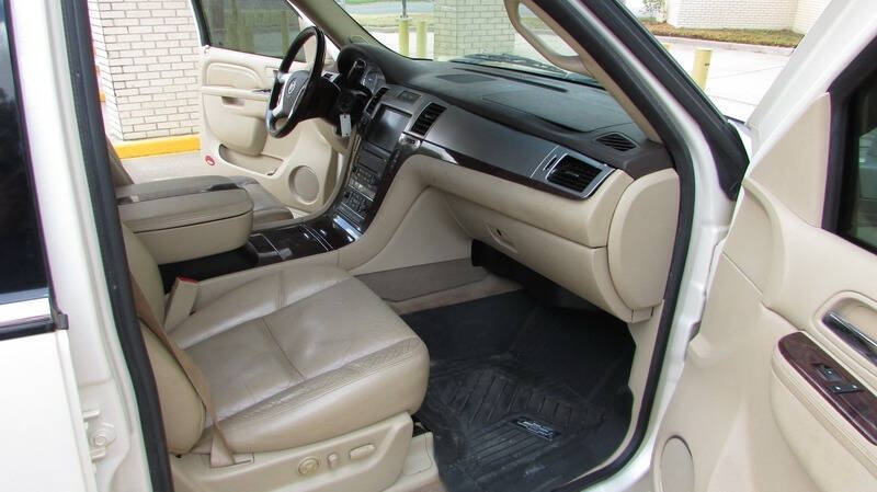 2010 Cadillac Escalade Luxury