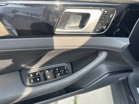 2018 Porsche Panamera 4