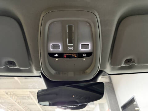 2023 Volvo XC60 B5 Plus Dark Theme