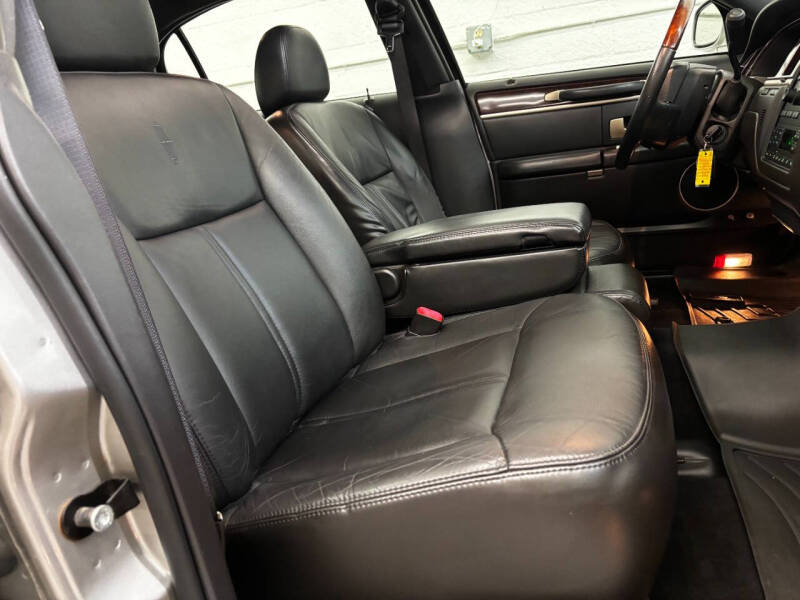 2006 Lincoln Town Car Signature Limited