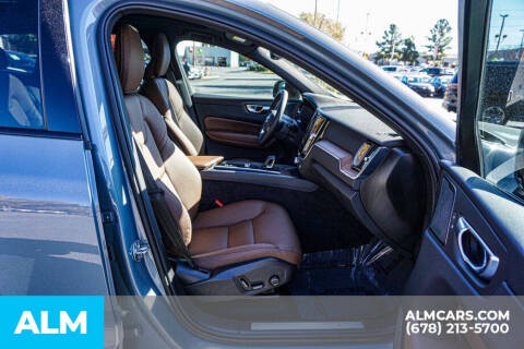 2024 Volvo XC60 Recharge T8 Plus Dark Theme