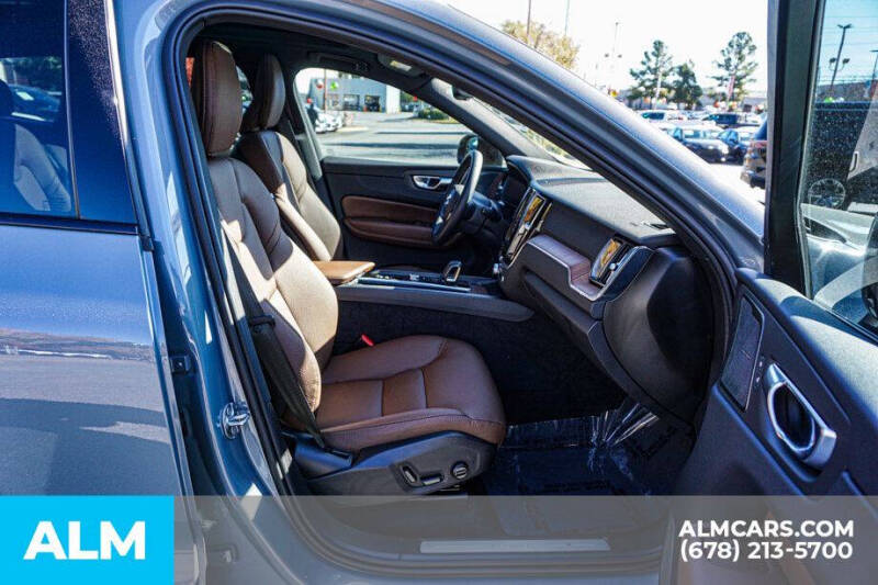 2024 Volvo XC60 Recharge T8 Plus Dark Theme