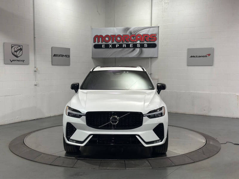 2022 Volvo XC60 B6 R-Design