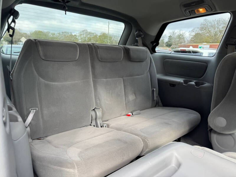2005 Toyota Sienna LE 7 Passenger