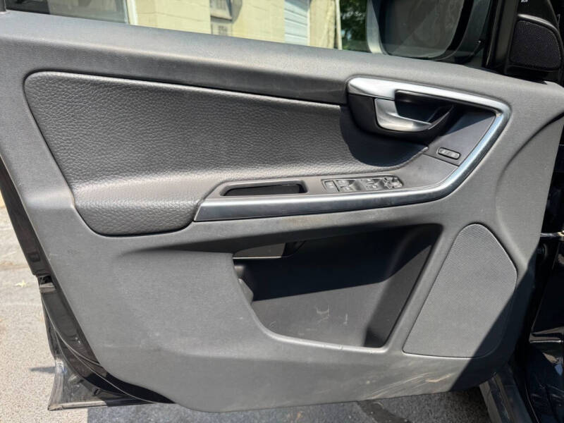 2012 Volvo XC60 T6 R-Design