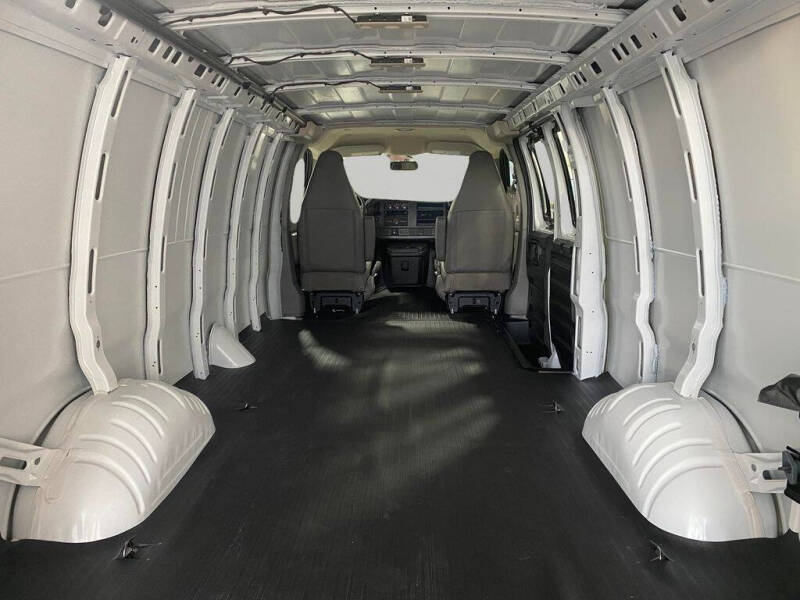 2025 Chevrolet Express 3500