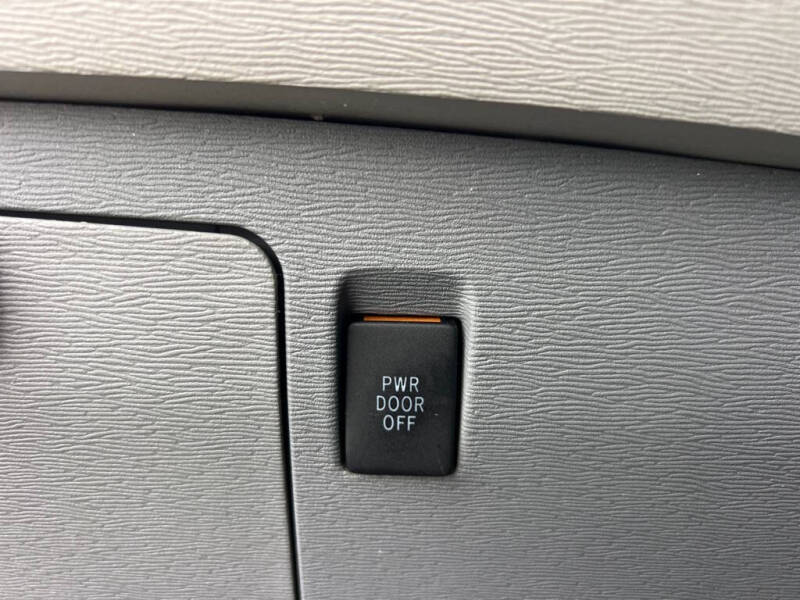 2013 Toyota Sienna SE 8-Passenger