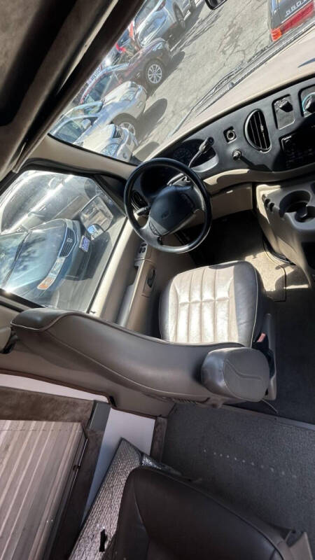 2002 Ford E-Series E-250 SD