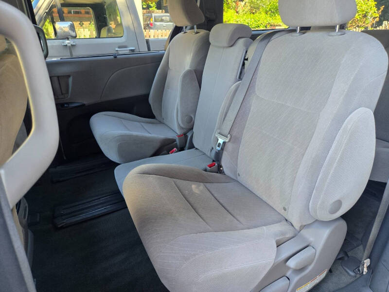 2017 Toyota Sienna LE 8-Passenger