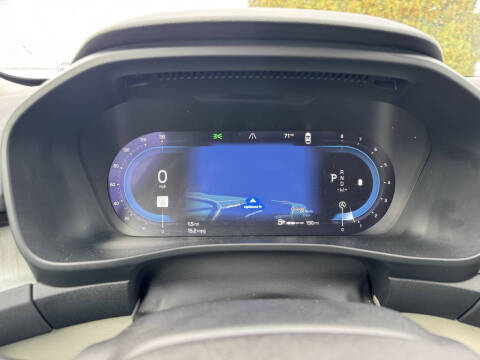 2024 Volvo XC40 B5 Plus Bright Theme