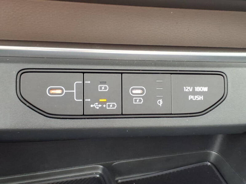 2025 Kia Carnival SX