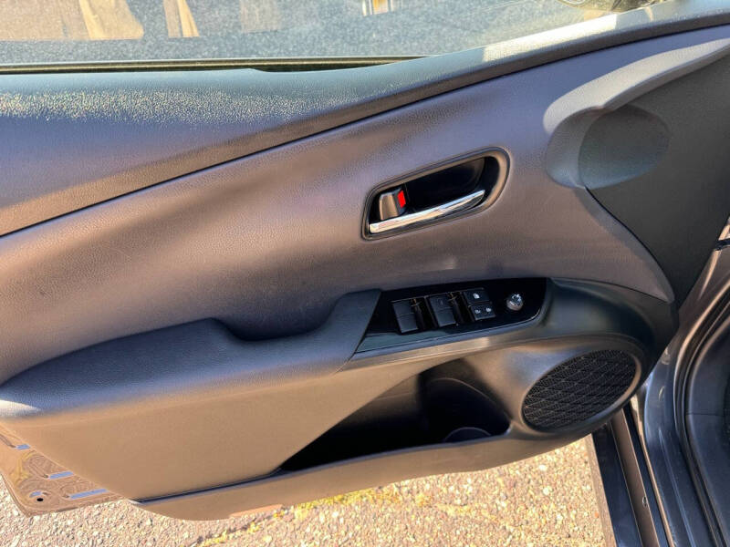 2021 Toyota Prius LE